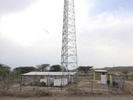 図４：エチオピアの携帯基地局に設置された太陽光発電システム